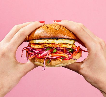 https://www.pontalo.net - Spiced halloumi & pineapple burger with zingy slaw