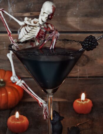 https://www.pontalo.net - Haunting Halloween cocktail