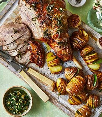 https://www.pontalo.net - One-pan lamb with hasselback potatoes