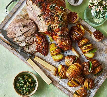 https://www.pontalo.net - One-pan lamb with hasselback potatoes