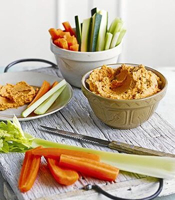 https://www.pontalo.net - Pepper & walnut hummus with veggie dippers