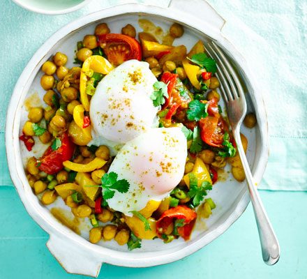 https://www.pontalo.net - Indian chickpeas with poached eggs