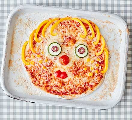 https://www.pontalo.net - Toddler recipe: homemade pizza with veggie faces