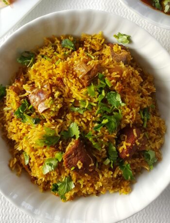 https://www.pontalo.net - Akhni fulab (lamb pilau)