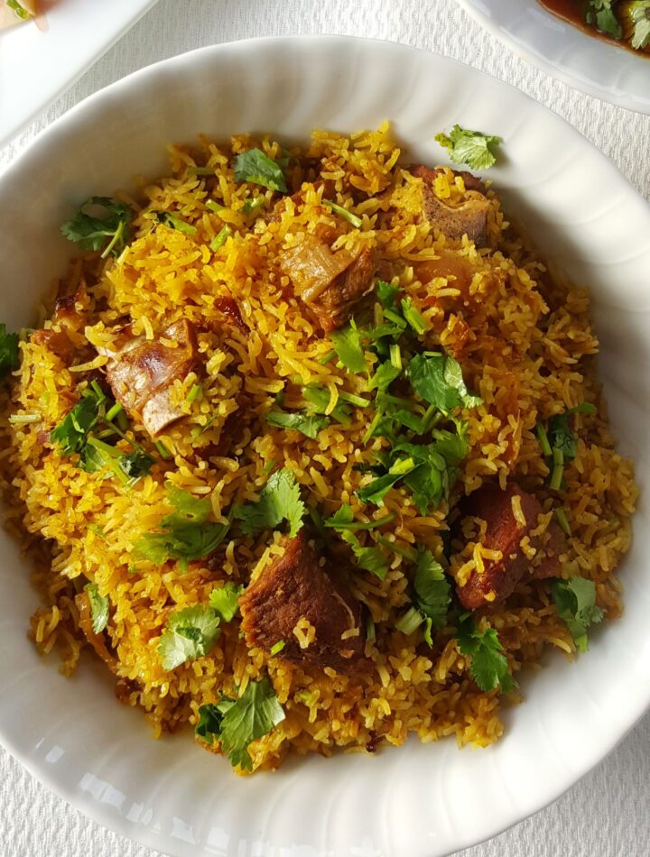 https://www.pontalo.net - Akhni fulab (lamb pilau)