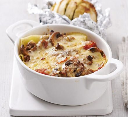 https://www.pontalo.net - Sausage & mushroom lasagne