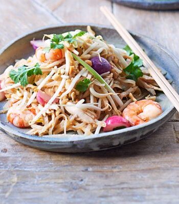 https://www.pontalo.net - Leftover roast chicken pad Thai