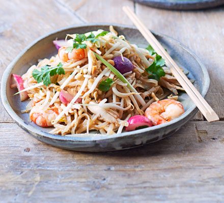 https://www.pontalo.net - Leftover roast chicken pad Thai