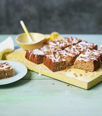 https://www.pontalo.net - Lemon drizzle flapjacks