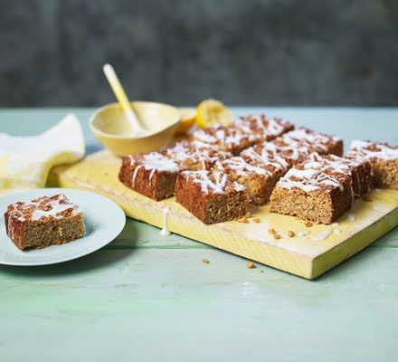 https://www.pontalo.net - Lemon drizzle flapjacks