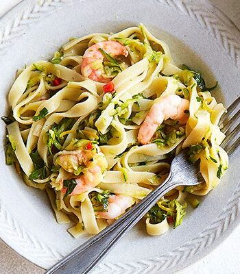 https://www.pontalo.net - Prawn tagliatelle with courgettes