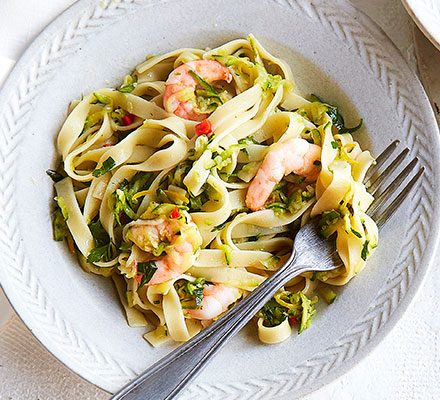 https://www.pontalo.net - Prawn tagliatelle with courgettes