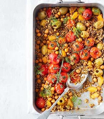 https://www.pontalo.net - Moroccan freekeh traybake