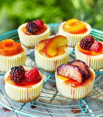 https://www.pontalo.net - Little buttermilk cheesecakes with honey-roast summer fruits