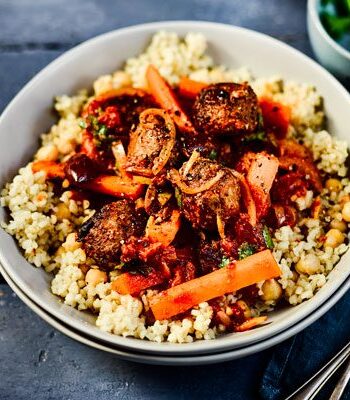 https://www.pontalo.net - Spicy meatball tagine with bulgur & chickpeas