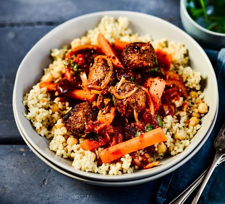 https://www.pontalo.net - Spicy meatball tagine with bulgur & chickpeas