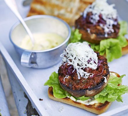 https://www.pontalo.net - Smoky mushroom burgers with roasted garlic mayo