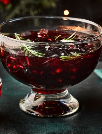 https://www.pontalo.net - Pomegranate & rosemary non-alcoholic Christmas punch