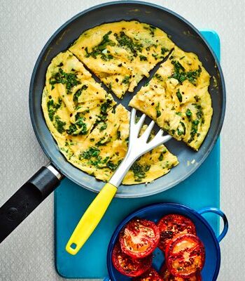 https://www.pontalo.net - Herb omelette with fried tomatoes