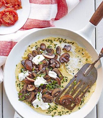 https://www.pontalo.net - Mushroom & basil omelette with smashed tomato