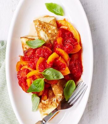 https://www.pontalo.net - Omelette pancakes with tomato & pepper sauce