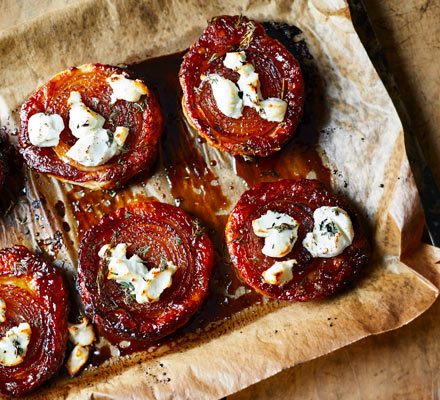 https://www.pontalo.net - Onion & goat's cheese tarte tatins