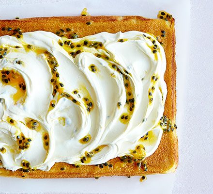 https://www.pontalo.net - Orange & passion fruit traybake