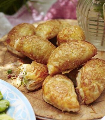 https://www.pontalo.net - Pea & bacon pasties