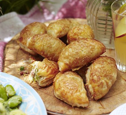 https://www.pontalo.net - Pea & bacon pasties