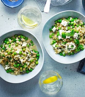 https://www.pontalo.net - Pea & feta pearl barley stew