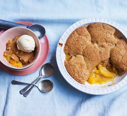 https://www.pontalo.net - Peach cobbler