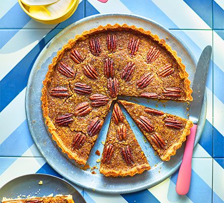 https://www.pontalo.net - Pecan pie with maple cream