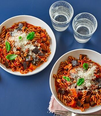 https://www.pontalo.net - Pasta arrabbiata with aubergine