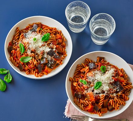 https://www.pontalo.net - Pasta arrabbiata with aubergine