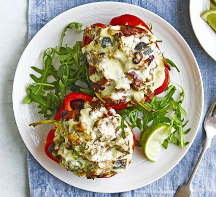 https://www.pontalo.net - Vegetarian chilli-stuffed peppers with feta topping