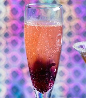 https://www.pontalo.net - Hibiscus & prosecco cocktail