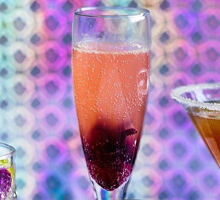 https://www.pontalo.net - Hibiscus & prosecco cocktail