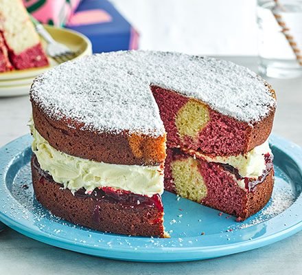 https://www.pontalo.net - Pink marble sandwich cake