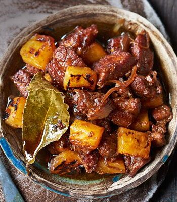 https://www.pontalo.net - Pork & caramelised pineapple adobo