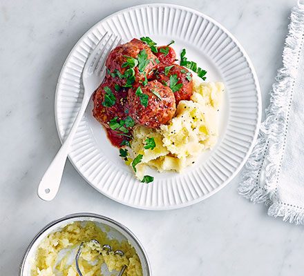 https://www.pontalo.net - Pork & pepper meatballs on parsnip mash