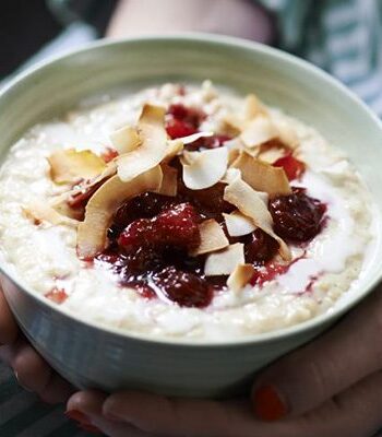 https://www.pontalo.net - Spiced coconut porridge with cranberry & orange compote