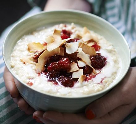 https://www.pontalo.net - Spiced coconut porridge with cranberry & orange compote