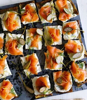 https://www.pontalo.net - Potato cakes with smoked salmon & cream cheese