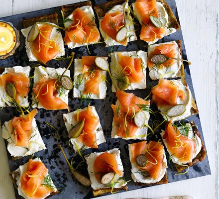 https://www.pontalo.net - Potato cakes with smoked salmon & cream cheese