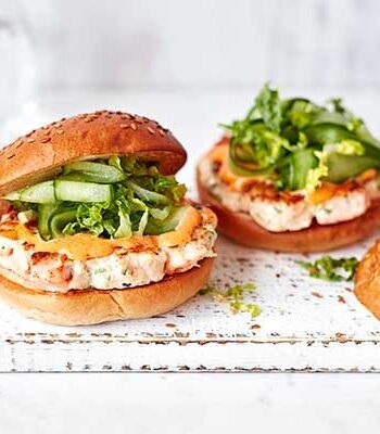 https://www.pontalo.net - Prawn & salmon burgers with spicy mayo