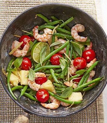 https://www.pontalo.net - Thai prawns with pineapple & green beans