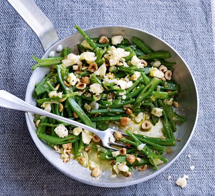 https://www.pontalo.net - Quick-fried runner beans with cheddar & hazelnuts