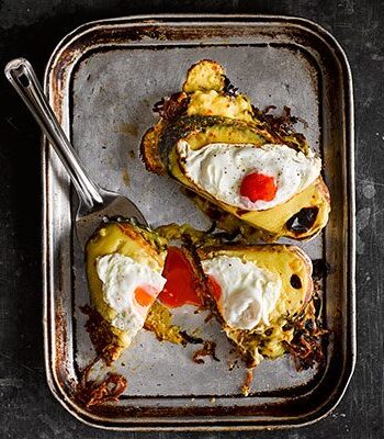 https://www.pontalo.net - Rarebit toasties with sticky Marmite onions