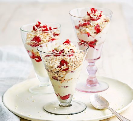 https://www.pontalo.net - Raspberry fool with whisky & toasted oats