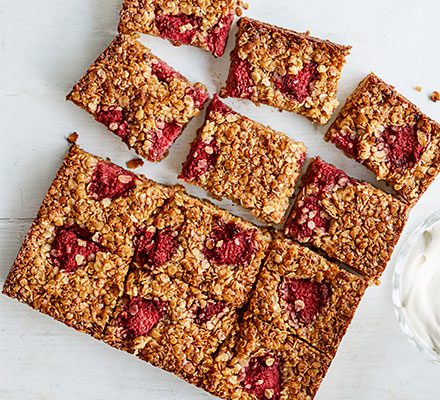 https://www.pontalo.net - Raspberry honey flapjacks